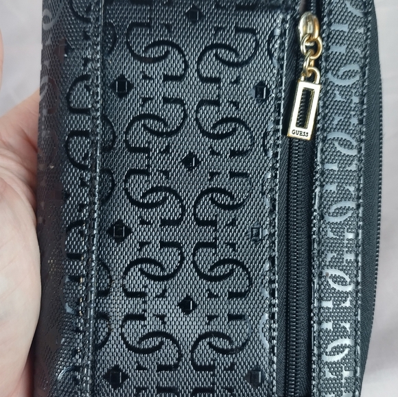 Vtg GUESS Women's Black Wallet Logo embossed Zip Organizer Wristlet Fashion - Picture 5 of 14